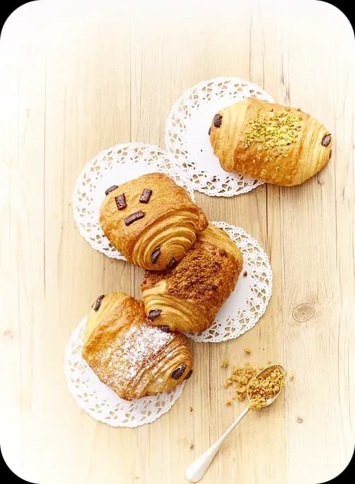 Chocolatine and croissant on lace doilies