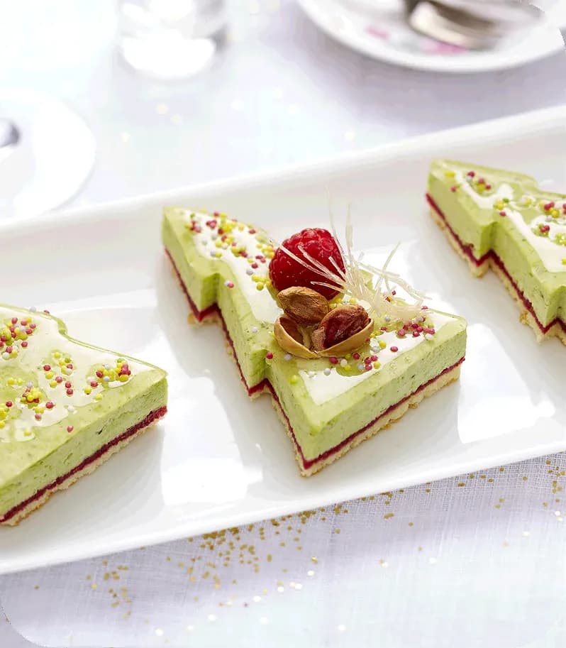 Pistachio Christmas tree desserts