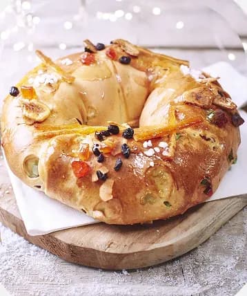 Brioche crown with candied fruit
