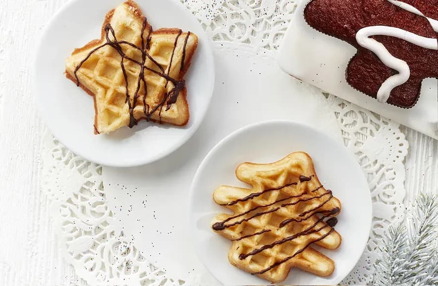 Star-shaped waffles with chocolate drizzle