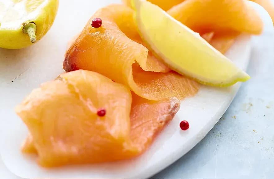 Smoked salmon with lemon wedges