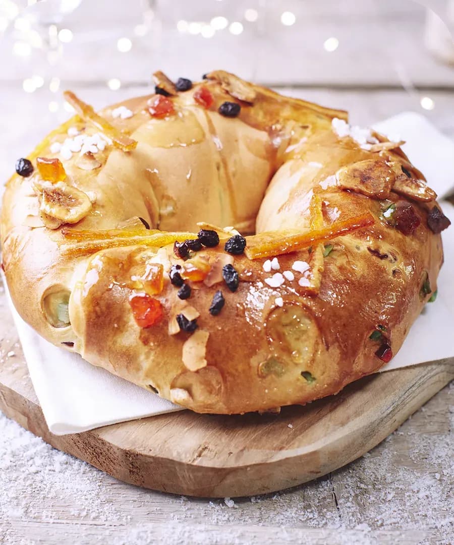 Brioche crown topped with candied fruit