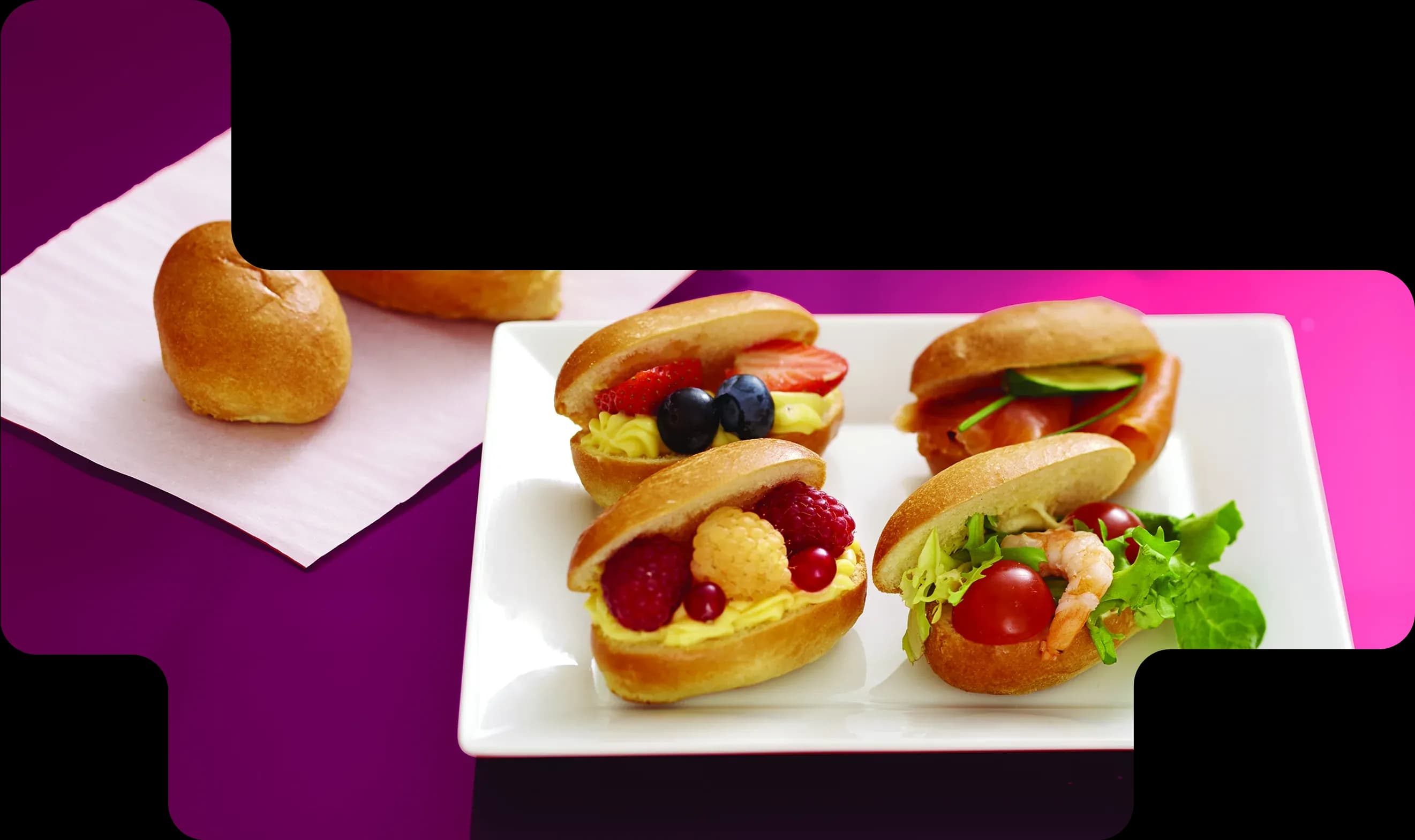 Mini brioche rolls filled with fresh vegetables